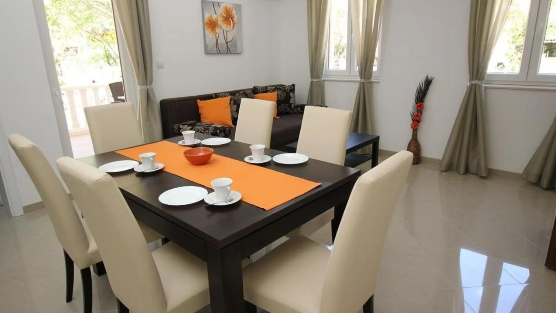 Modern Eingerichtete Apartment Fuer 4 Personen In Einem Haus Mit Mehrere Apartments Und Mit Pool Baška