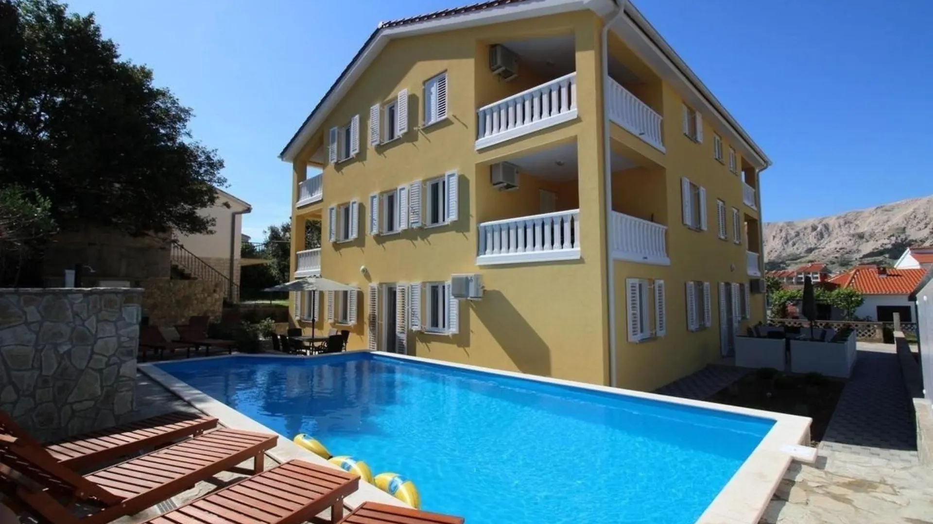 Modern Eingerichtete Apartment Fuer 4 Personen In Einem Haus Mit Mehrere Apartments Und Mit Pool Baška 0*,  Κροατία